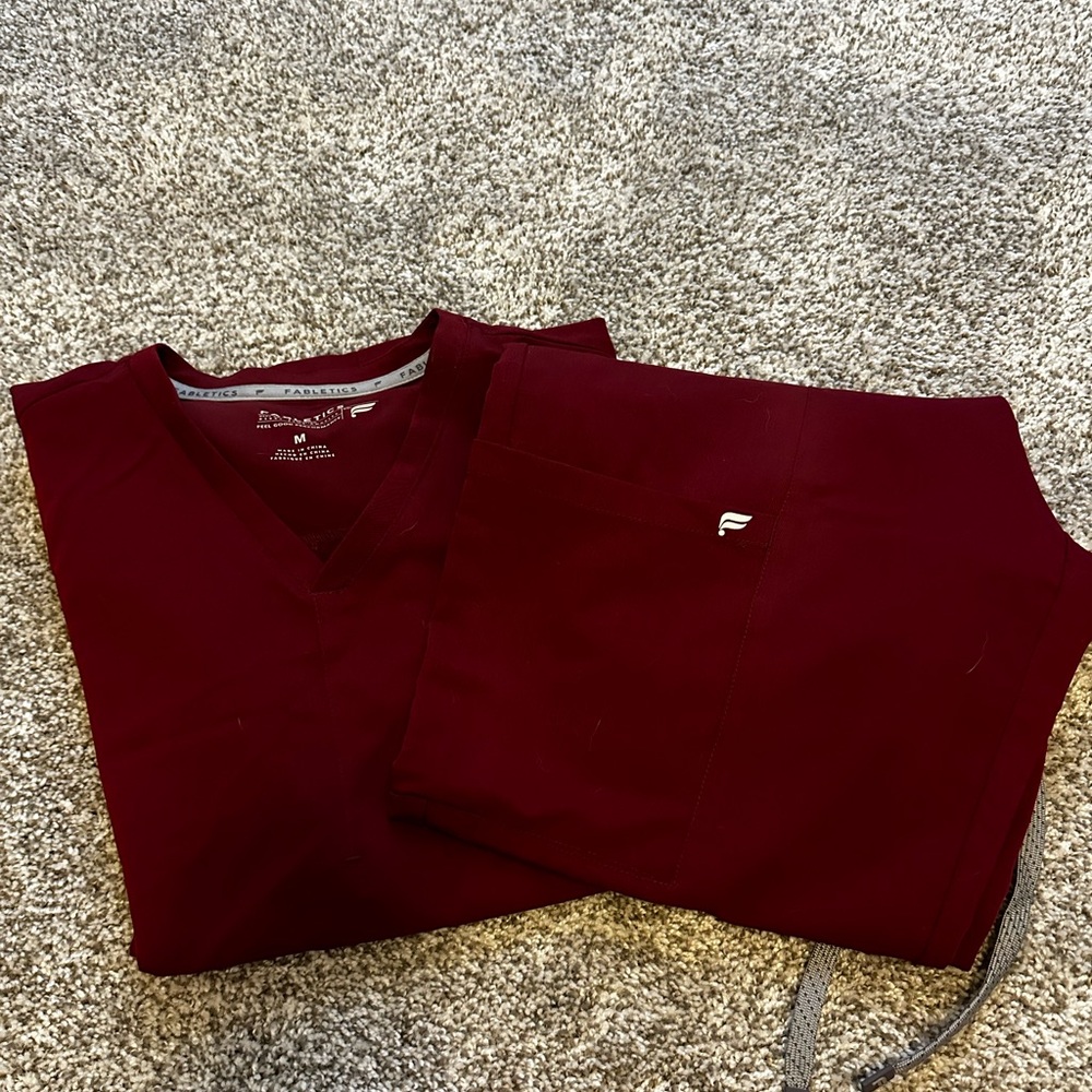 Women’s Fabletic Scrub set. Brand new. Never worn. Smoke free home.
